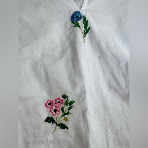 Like New Talbots Embroidered Flutter Sleeve Top - Picture 7 of 9